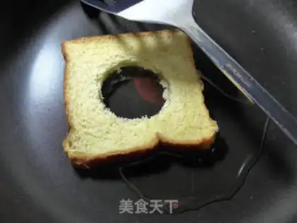Make Toast fried eggs step 2