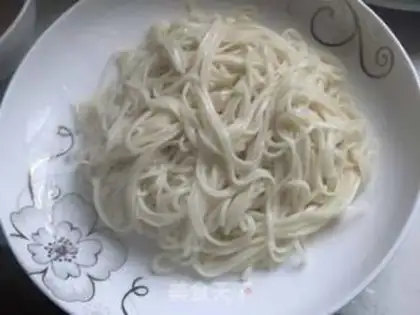 Make Shrimp fragrance noodles step 3