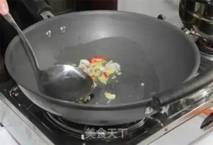 Make Thai curry crab step 2