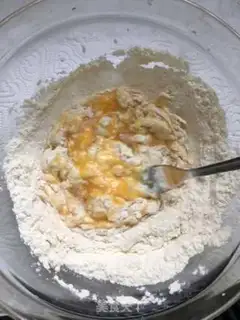 Make French traditional crepes step 2
