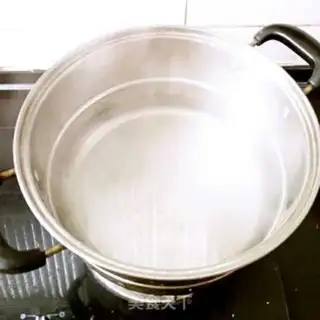 Make Western red soup step 0