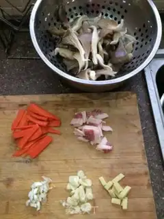 Make Pelican oil for mushrooms step 0