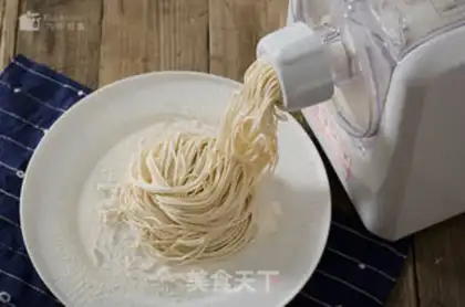 Make Onion noodles step 0