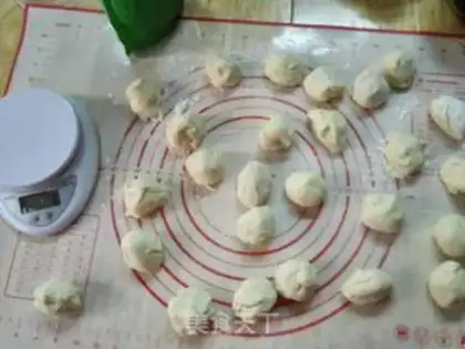 Make Three-sniffed buns step 10