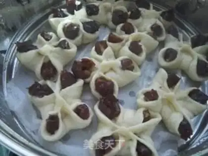 Make Three-sniffed buns step 17