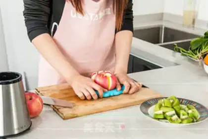 Make Peach apple mixed juice step 1