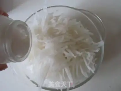 Make Powdered shrimp radish step 1