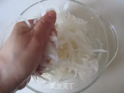 Make Powdered shrimp radish step 3