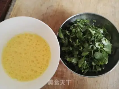 Make Scrambled eggs step 1