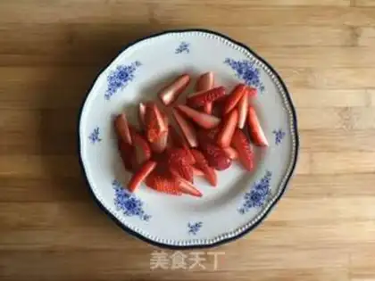 Make Red strawberry popsicle step 1