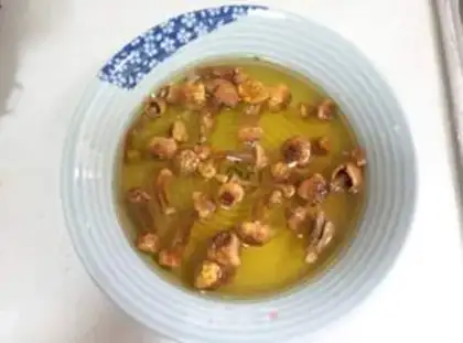Make Pine-cooked pigeon step 0