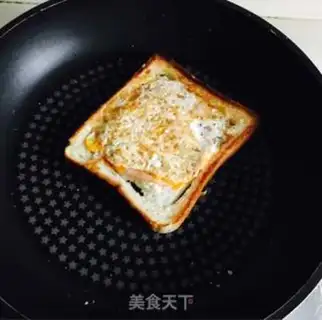 Make Ham egg toast box step 5