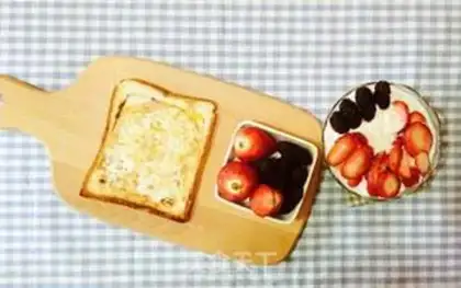 Make Ham egg toast box step 6