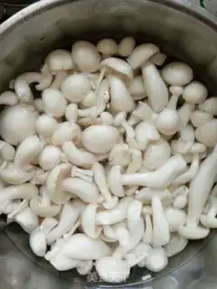 Make White mushrooms step 0