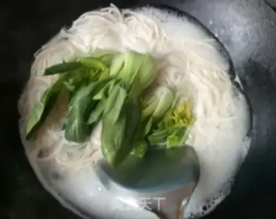 Make Sweet egg and vegetable noodles step 6