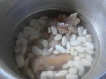 Make White bean pig hoof soup step 4
