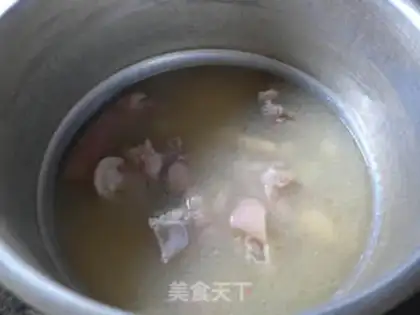 Make White bean pig hoof soup step 9