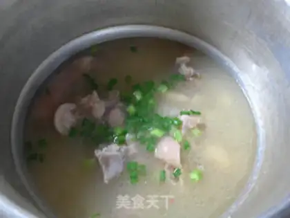 Make White bean pig hoof soup step 10