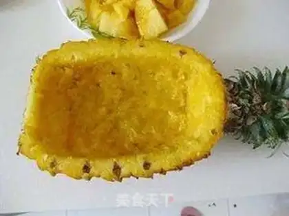 Make Shrimp eggs and pineapple fried rice step 1