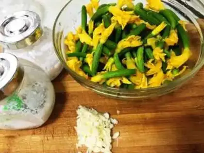 Make Garlic fried cucumber step 0