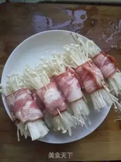 Make Bacon pins and mushrooms step 4
