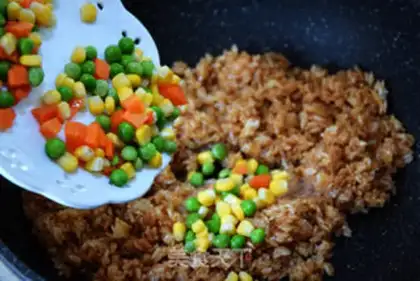 Make Red fried rice step 3