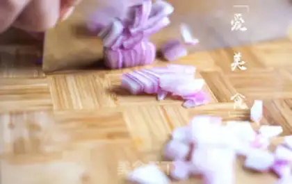Make Japanese omelet step 1