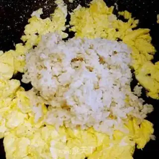 Make Egg fried rice step 3