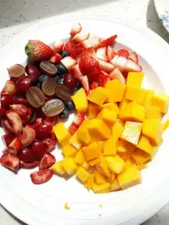 Make Cinnamon yogurt fruit tower step 1