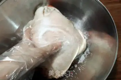 Make Beer and roast pork elbows step 0