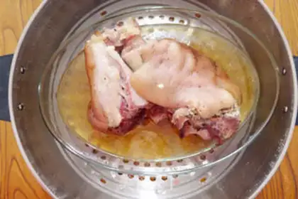 Make Beer and roast pork elbows step 4