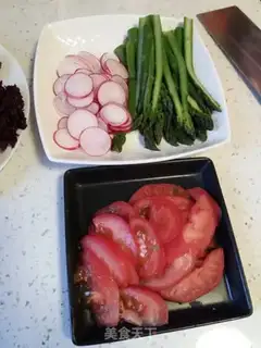 Make Egg ketchup and vegetable rolls step 2