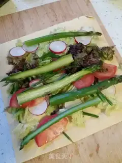 Make Egg ketchup and vegetable rolls step 3