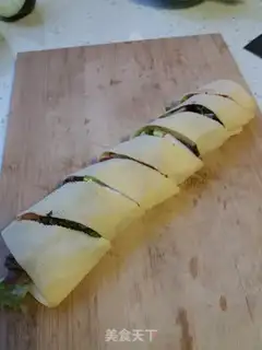 Make Egg ketchup and vegetable rolls step 4