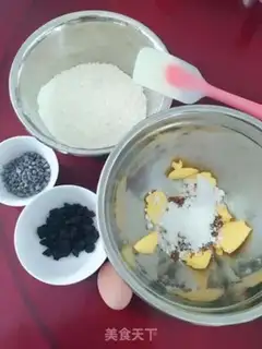 Make A cranberry chocolate cup step 0