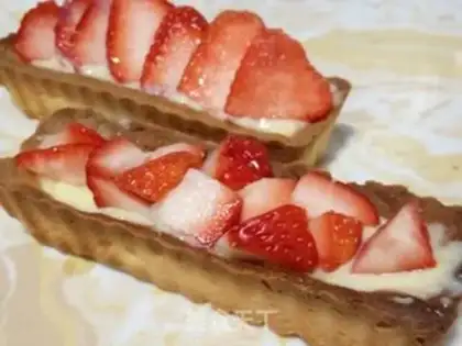 Make French Strawberry Tower step 17