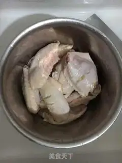 Make Red burning of Orleans chicken wings step 1