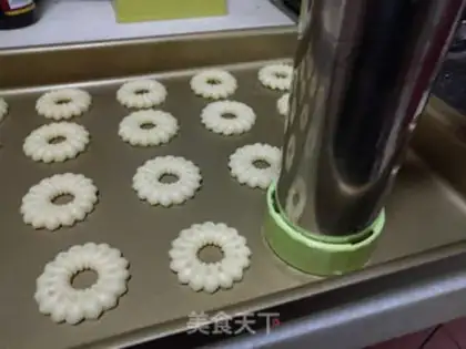 Make Roman shield cookies step 8