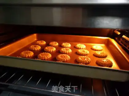 Make Roman shield cookies step 16
