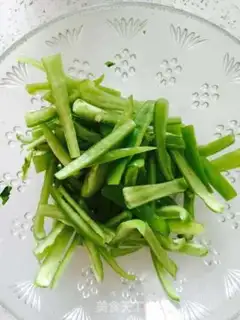 Make cucumber peppers, potato pickles step 0