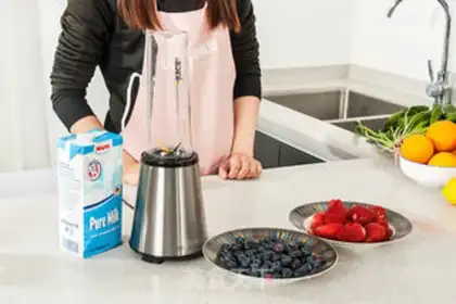 Make Lemonade, berries, silk-skiing milkshake step 0