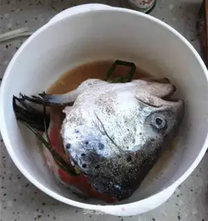 Make Clear the salmon head step 1