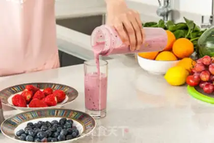 Make Lemonade, berries, silk-skiing milkshake step 4