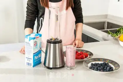 Make Lemonade, berries, silk-skiing milkshake step 5
