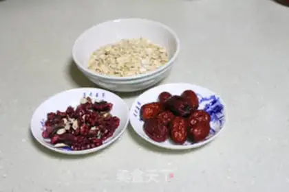 Make Red-tree walnut oatmeal step 0