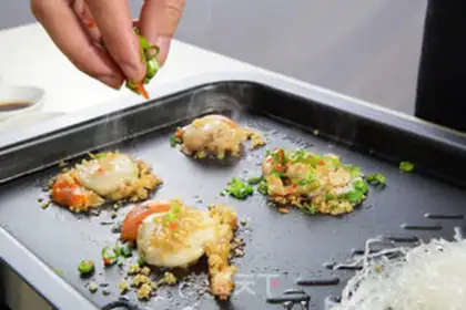 Make Garlic scallops for fans step 2