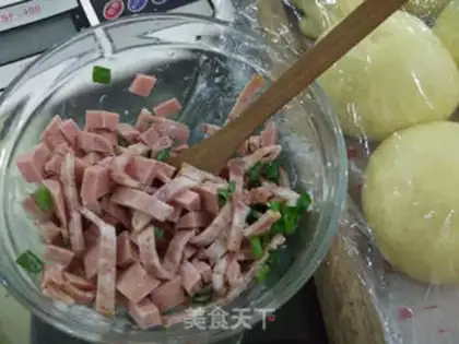 Make Onion ham rolls step 1