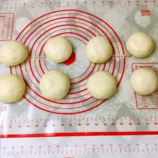 Make Leaf and coconut bread step 4