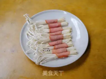 Make Ham rolls of golden needle mushrooms step 3