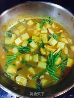 Make Breakfast curry potatoes step 1